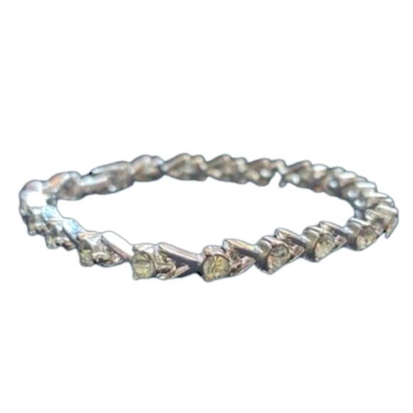 Avon Rhinestone Tennis Bracelet Vintage Size Small 7 Inch - Picture 1 of 8